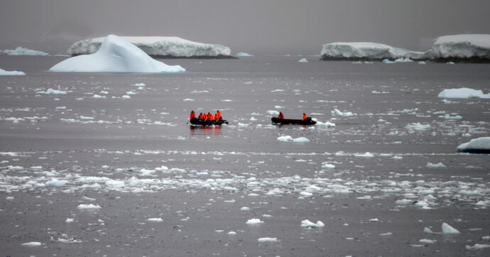 Antartide, lo scioglimento dei ghiacci è inevitabile? Lo studio su Nature: “Il livello del mare salirà di 5 metri”
