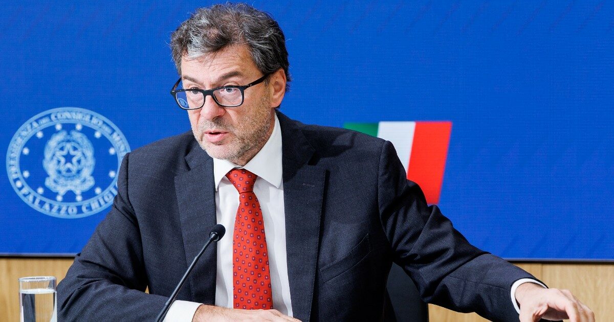 Il governo vara la Nadef: Pil 2024 al 1,2% e il deficit al 4,3. Meloni: “La manovra sarà senza sprechi”. Giorgetti: “Risorse per il taglio del cuneo”