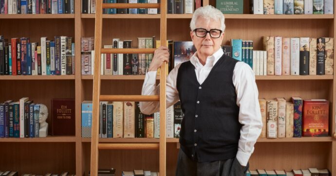 Ken Follett pubblica il suo nuovo libro Le armi della luce e