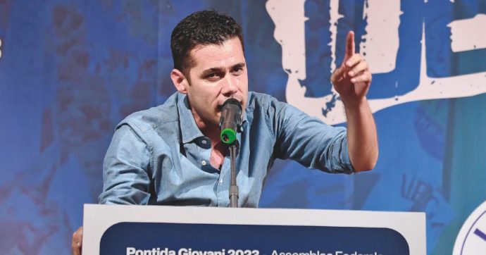 Andrea Crippa, il mini Salvini che s’inventa telefonate e dà dei nazisti ai tedeschi