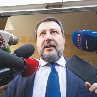 Copertina di Meloni all’attacco di Salvini: “Niente misure elettorali”