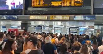 Copertina di Terremoto ai Campi Flegrei, sospesa la circolazione treni: caos e disagi alla stazione Napoli Centrale