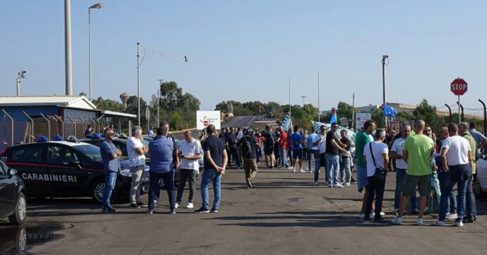 Sciopero in corso all’ex Ilva di Taranto. I sindacati: “Dal governo nessuna risposta chiara, siamo all’eutanasia del siderurgico”