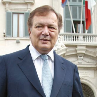 Copertina di Angelini patron “semi-incapace”, ma sul suo conto piovono milioni