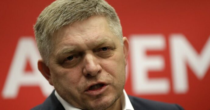 Elezioni Slovacchia, vince l’ex premier Fico: è contrario alle armi a Kiev. Battuti gli europeisti. E Orban si congratula