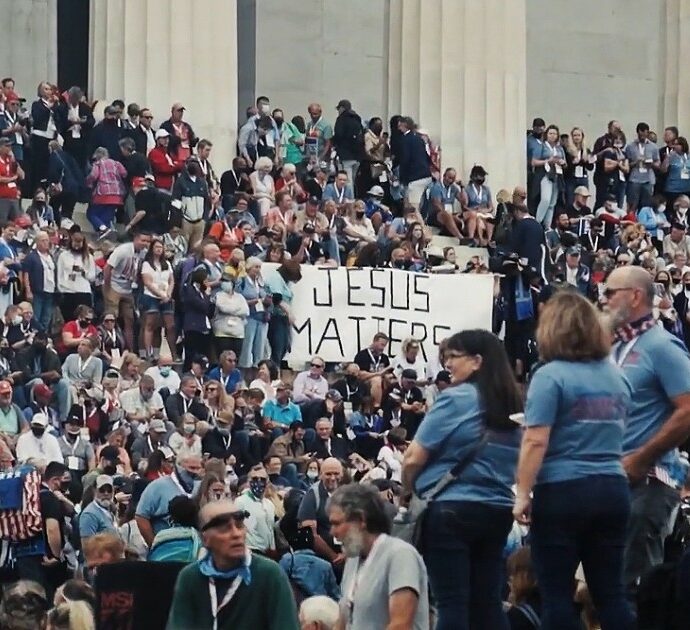 Festival Internazionale – Tra i doc Praying for Armageddon: le profezie bibliche sono un affarone politico