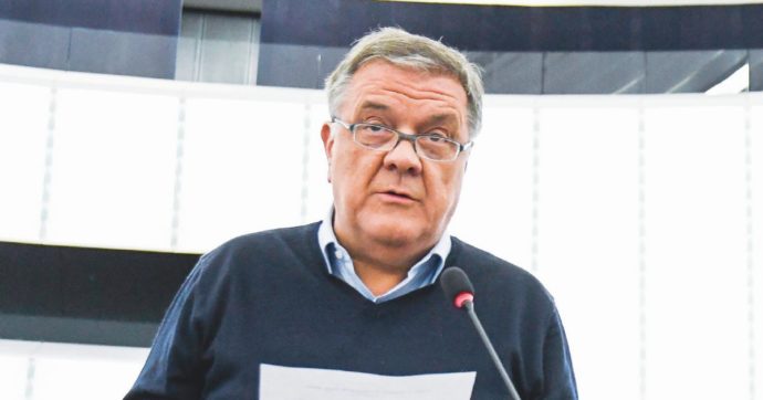 Copertina di Panzeri torna libero. Ma non può rientrare