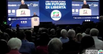 Copertina di Berlusconi Day, a Paestum la kermesse di Forza Italia: Tajani legge una lettera dei figli. Show finale con Al Bano e Katia Ricciarelli