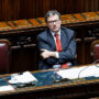Copertina di Le coperture per sospendere il bollo auto? “Risparmi” sul Pnrr: dai Piani 5G e banda larga agli impianti per la differenziata. I dubbi Ue: “Valuteremo”