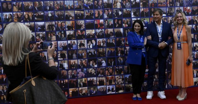 B. e il fantasma dei soldi: panico forzista per i debiti