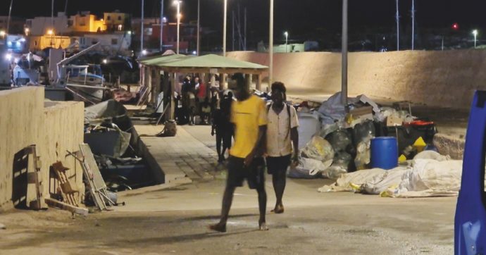 Migranti, a Lampedusa maxi sbarco dalla Libia: ridimensionata la rotta tunisina. Il Viminale: “145mila arrivi da inizio anno”