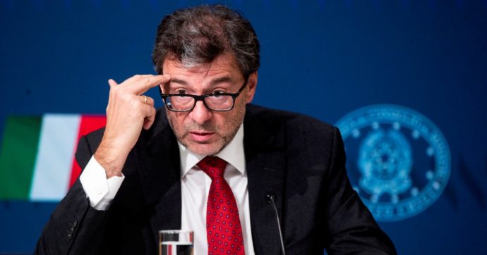 Giorgetti resta sulla poltrona che scotta. Tra debito sull’orlo del tracollo, maxi tagli di spesa in arrivo e impegni difficili da rinnovare