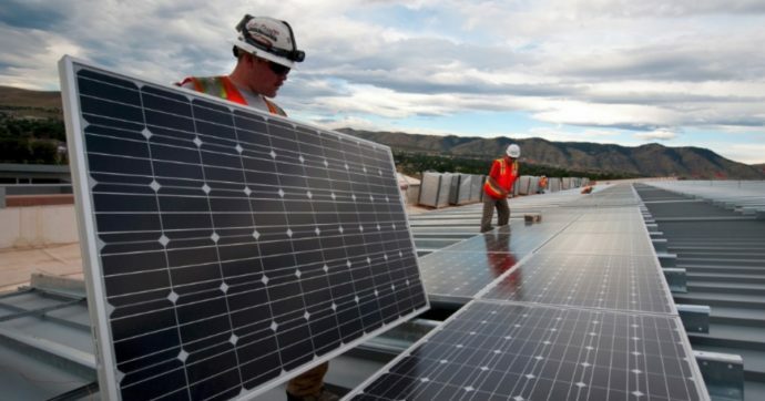 Fotovoltaico, la soluzione per le aziende che vogliono dimezzare i costi energetici. “Ma servono terreni e regole stabili”