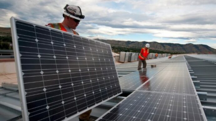 Fotovoltaico, la soluzione per le aziende che vogliono dimezzare i costi energetici. “Ma servono terreni e regole stabili”