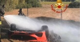 Copertina di Incidente tra Ferrari e camper in Sardegna: 2 morti carbonizzati a San Giovanni Suergiu