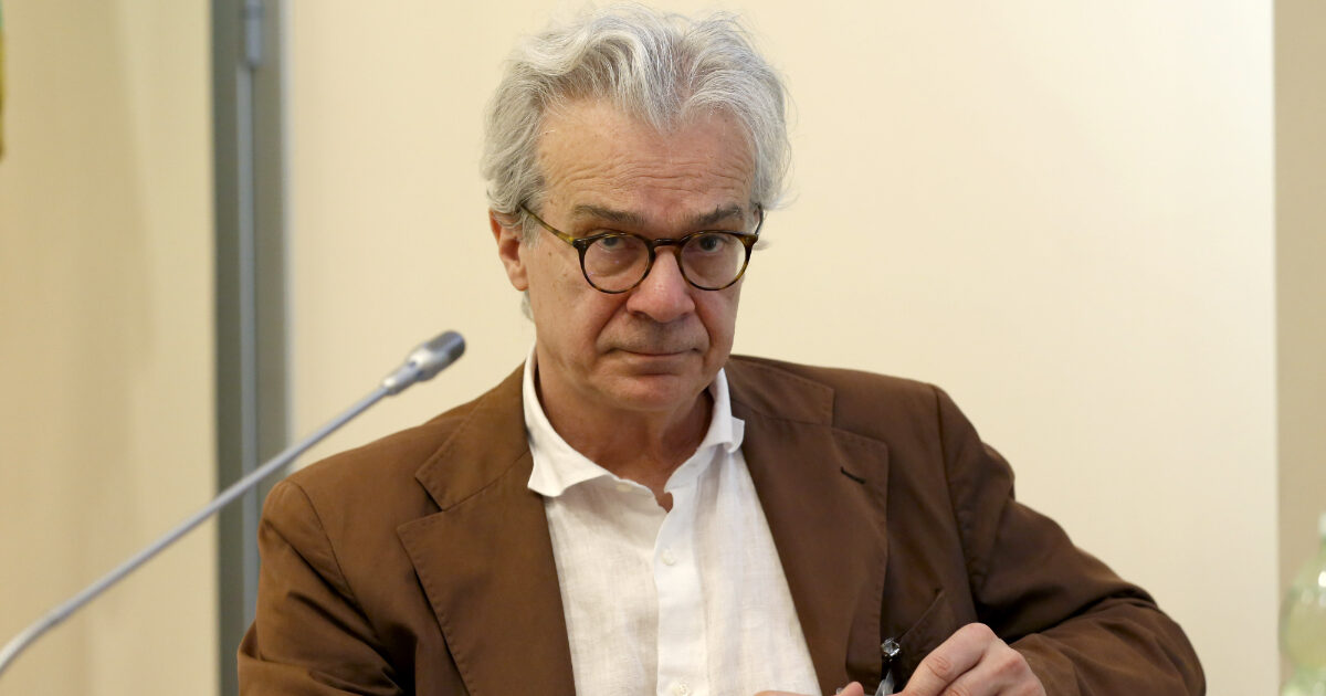 Migranti, il costituzionalista Azzariti: “Da Meloni reazione scomposta, qui è in gioco lo Stato di diritto. Cambi la legge o lo farà la Consulta”