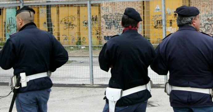 Arresti illegali e verbali con false ricostruzioni: nove poliziotti indagati a Piacenza