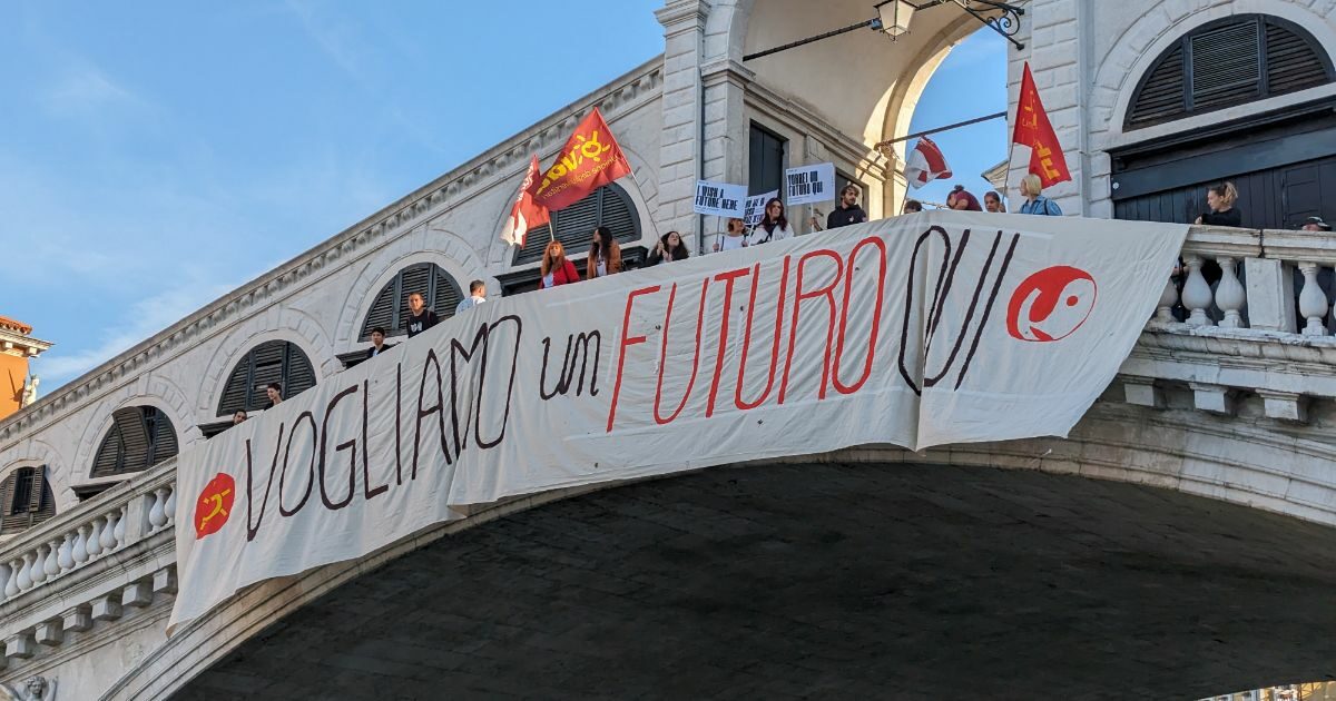 In Veneto 3mila universitari con diritto a borse di studio in attesa dei fondi da più di un anno: “Costretti a lavorare per farcela, in tanti mollano”