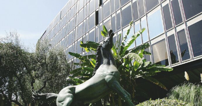 Rai, il centrosinistra esplode. I 5Stelle votano con le destre