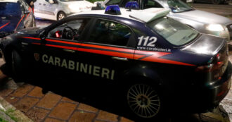 Copertina di Finisce male una storia d’amore tra due giovani: rissa tra le famiglie in strada a Cagliari, 5 arresti