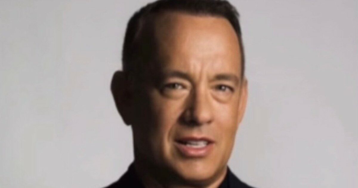 “Quello non sono io, ma un sosia creato dall’Intelligenza Artificiale”: la denuncia di Tom Hanks contro lo spot pubblicitario con la sua faccia