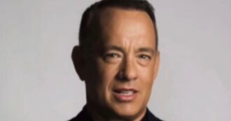 Copertina di “Quello non sono io, ma un sosia creato dall’Intelligenza Artificiale”: la denuncia di Tom Hanks contro lo spot pubblicitario con la sua faccia