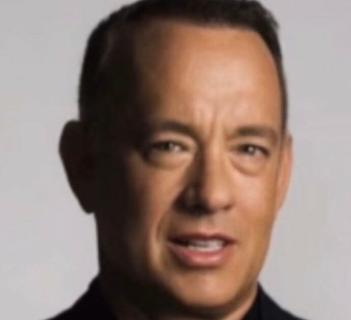 “Quello non sono io, ma un sosia creato dall’Intelligenza Artificiale”: la denuncia di Tom Hanks contro lo spot pubblicitario con la sua faccia