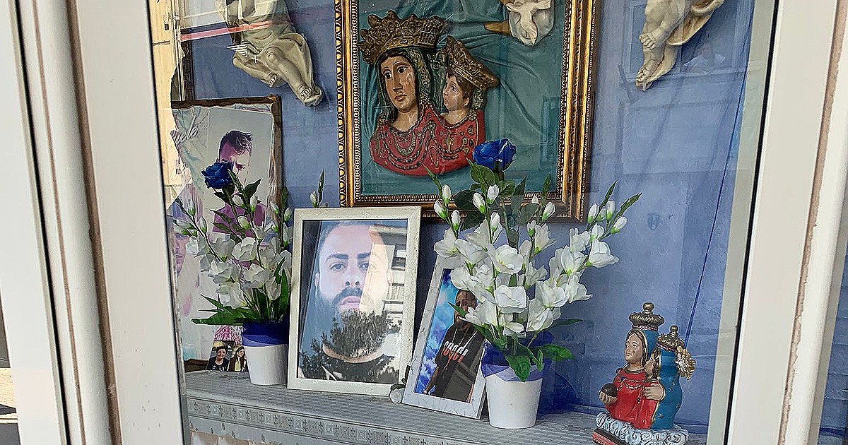 Cappella votiva con le foto di camorristi demolita dai carabinieri, c’era l’immagine del 26enne ucciso durante la festa scudetto del Napoli