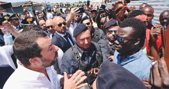 Copertina di Ma i veri migranti economici siamo noi: capito Salvini?