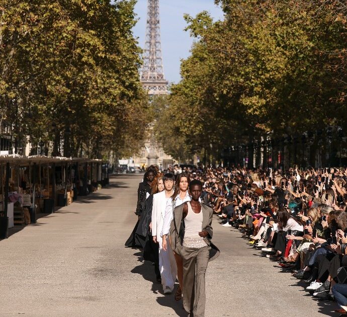 Una mattina al mercatino sostenibile di Stella McCartney: la sua sfilata alla Fashion Week di Parigi non è stata il solito défilé