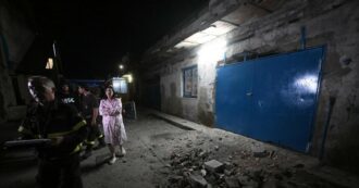 Copertina di Campi Flegrei, dopo le due scosse controlli per danni a case e strade. Il sindaco di Pozzuoli: “Servono prove di evacuazione”