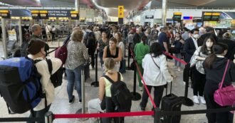 Copertina di Bagaglio a mano senza sovrapprezzo sugli aerei: il Parlamento Ue chiede lo stop ai balzelli a carico dei viaggiatori