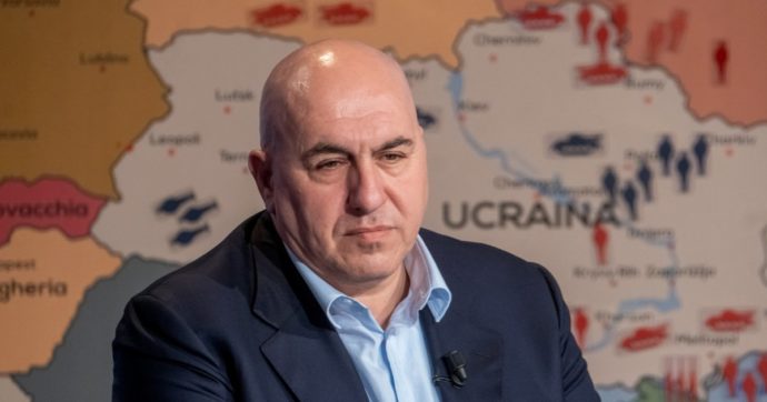 Armi, Crosetto sconfessa Tajani: “Aiuti a Kiev? Non è detto”