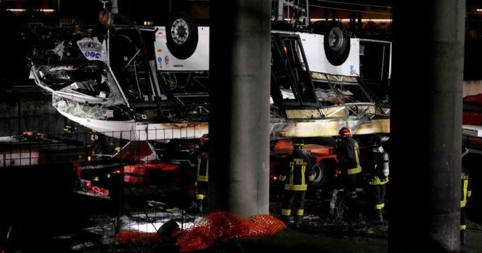 Mestre, la protezione alta solo 52 centimetri: il bus l’ha squarciata per 50 metri