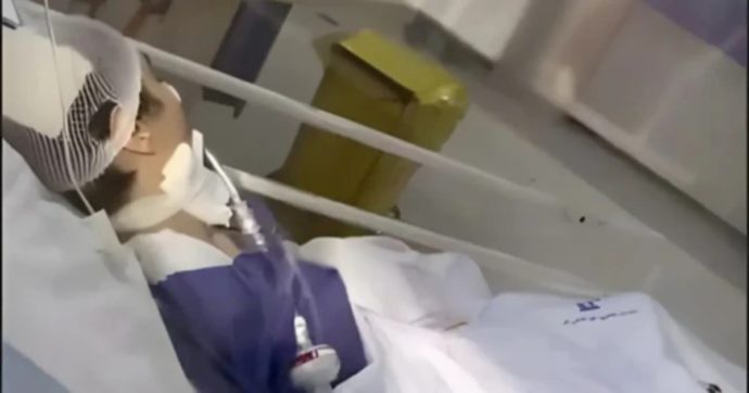 Iran, altro caso Mahsa: Armita è in coma dopo le botte della polizia per il suo velo