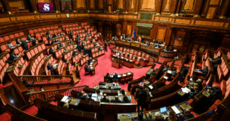Copertina di Senato, il dl Omnibus è legge: il governo taglia i tempi e il testo va in Aula senza un relatore. Il M5s abbandona i lavori della Commissione