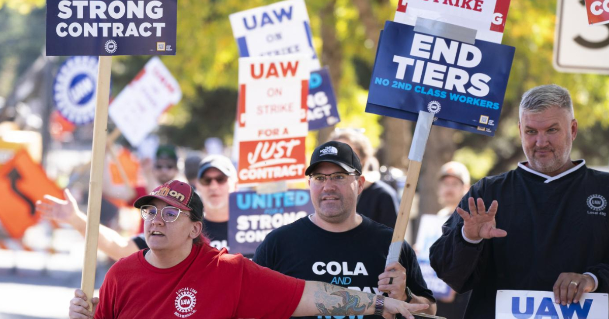 La mobilitazione si estende. 130 associazioni si muovono a sostegno dei lavoratori dell’auto Usa in sciopero
