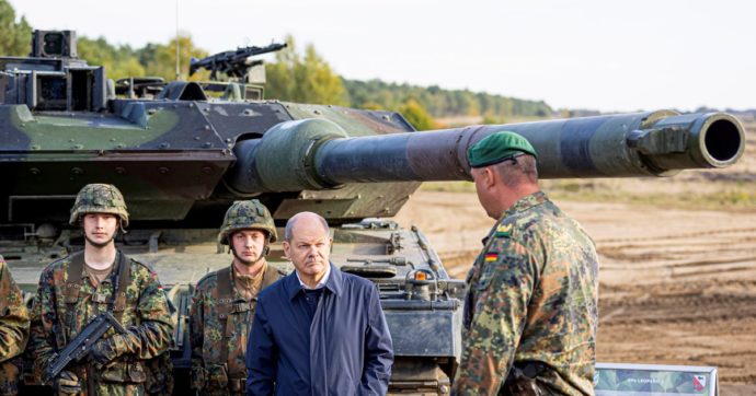 Copertina di Ucraina, l’Ue ora supera gli Usa in aiuti: “Biden frena”