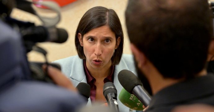 Schlein chiama alla piazza e telefona a Conte (che andrà)