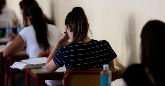 Pescara, professoressa sospesa: è accusata di atti sessuali su una studentessa di 14 anni. La denuncia dalla psicologa della scuola