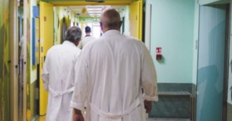 Copertina di Palermo, parto cesareo d’urgenza ma il bambino nasce morto: la famiglia denuncia i medici. L’ospedale: “Seguiti tutti i protocolli”
