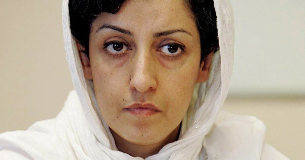 Iran, la Nobel per la pace Narges Mohammadi rilasciata per tre settimane: “Motivi medici”