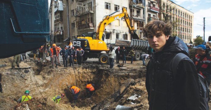Ucraina, “Kharkiv è sotto attacco”. Ma il cratere è off-limits