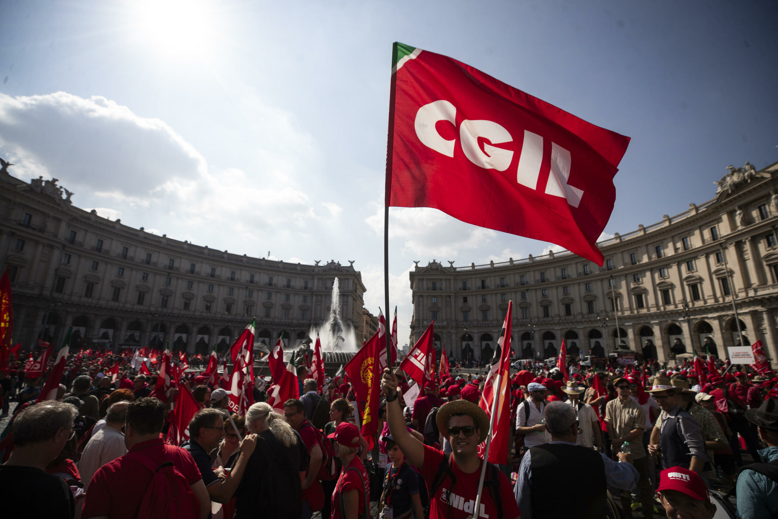 Modena, aggredita dal datore di lavoro per un “no”. Cgil: “L’ha scaraventata fuori dall’ufficio” Modena, aggredita dal datore di lavoro per un “no”. Cgil: “L’ha scaraventata fuori dall’ufficio”