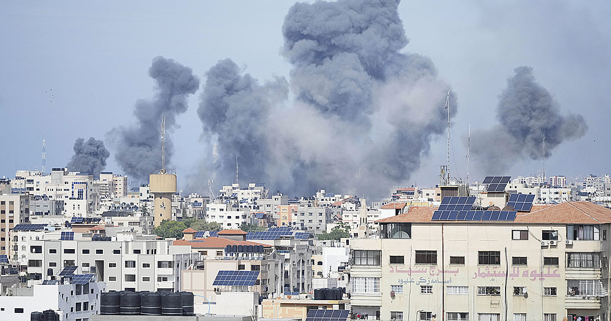 Hamas attacca Israele "Cento morti, molti ostaggi". Caccia di Tel Aviv