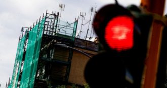 Copertina di Estorsioni sui lavori con il superbonus, 4 arresti a Caivano. “I soldi non li devi tirare fuori di tasca tua, li deve cacciare l’impresa”
