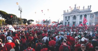 Copertina di Piazza dell’Unità. Ecco il “popolo” di Landini: 200mila per la Costituzione