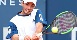 Copertina di Tantissimi sacrifici, zero guadagni: le storie dei tennisti italiani che danno ragione a Djokovic