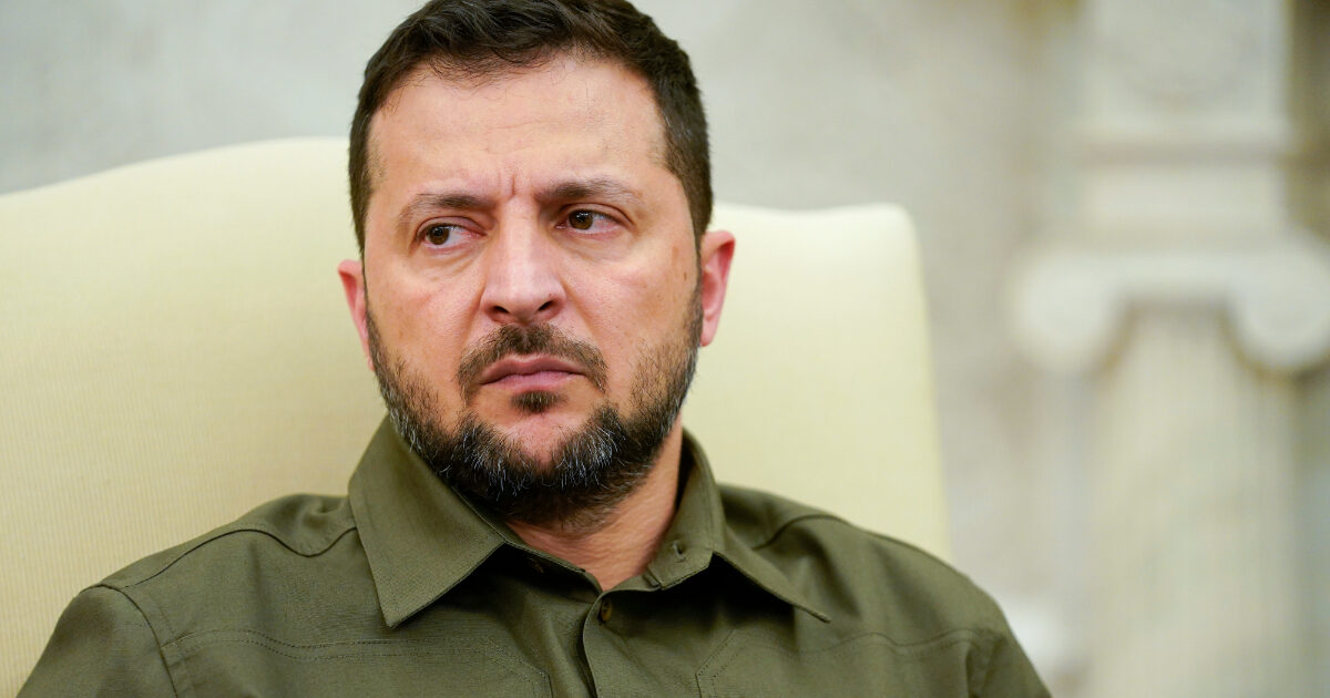 Zelensky motiva la fallita controffensiva: ‘Fuga di notizie, i nostri piani erano sul tavolo del Cremlino. Vittoria unica via, dipende dagli alleati’