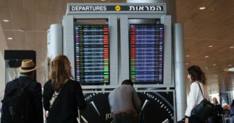 Copertina di Sirene, razzi e voli cancellati: all’aeroporto Ben Gurion di Tel Aviv è caccia ai pochi posti per abbandonare il Paese